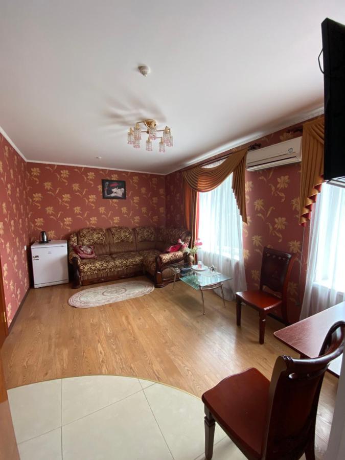 Hotel Золотий Лев Zvenyhorodka Exterior foto