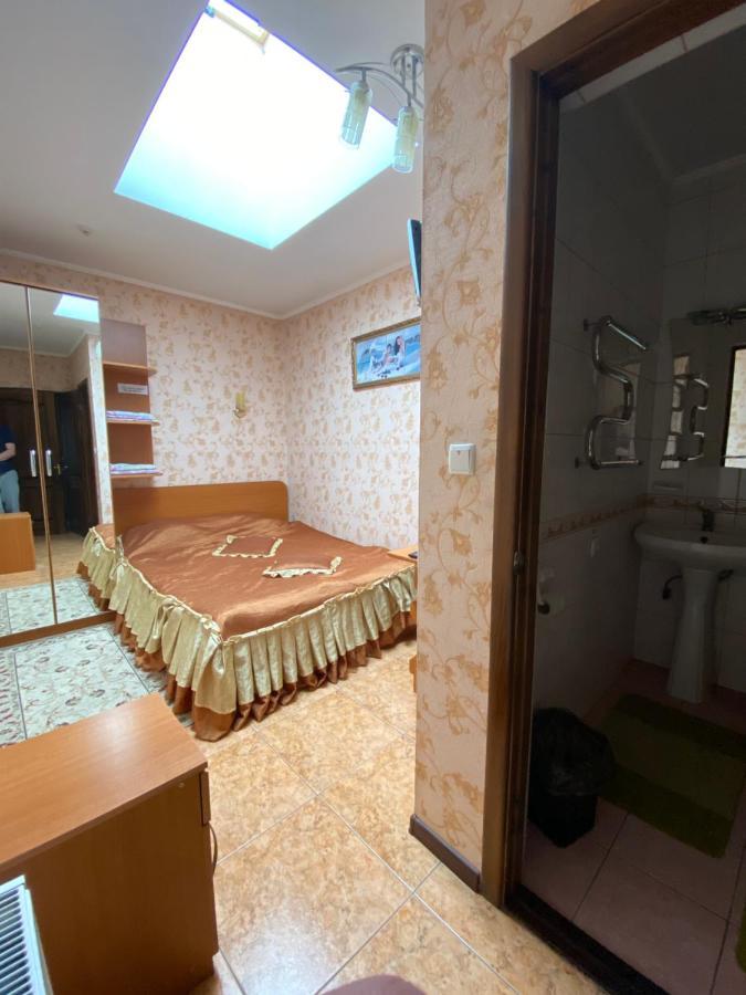 Hotel Золотий Лев Zvenyhorodka Exterior foto